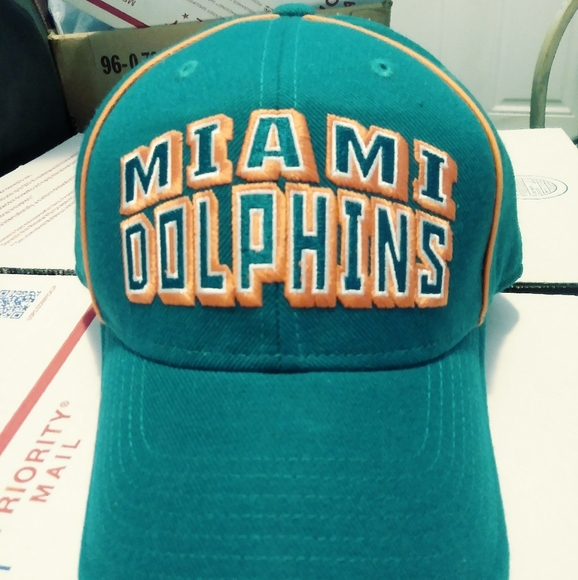 π MIAMI DOLPHINS OFFICIAL TEAM SHOES & CAP,LIKEπNEW!,Size 11.π - Picture 1 of 16